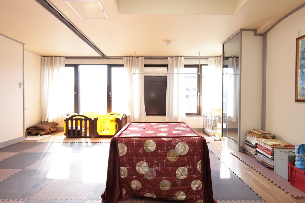 大井川鐵道の家山駅近くにある中古住宅の2階リビングの写真です