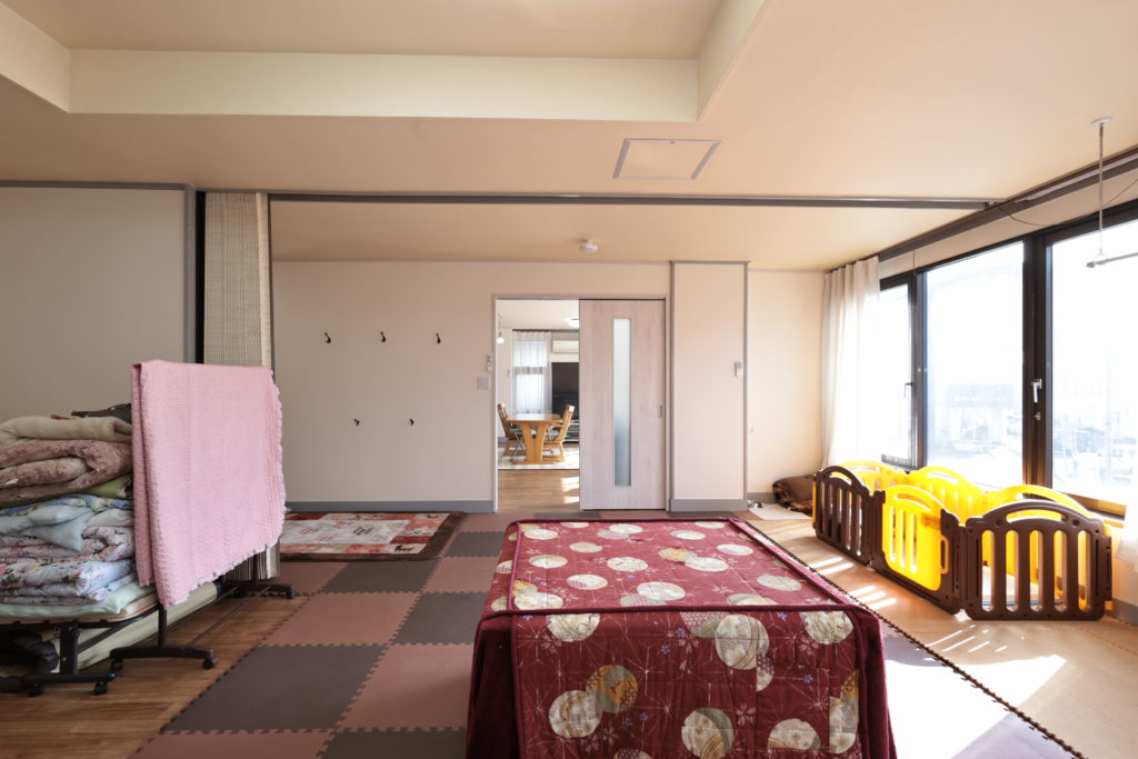 大井川鐵道の家山駅近くにある中古住宅の2階リビングの写真です