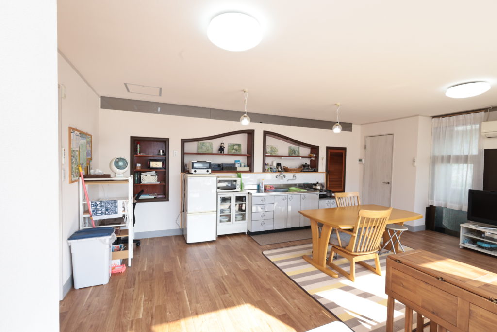 大井川鐵道の家山駅近くにある中古住宅の2階のDKの写真です