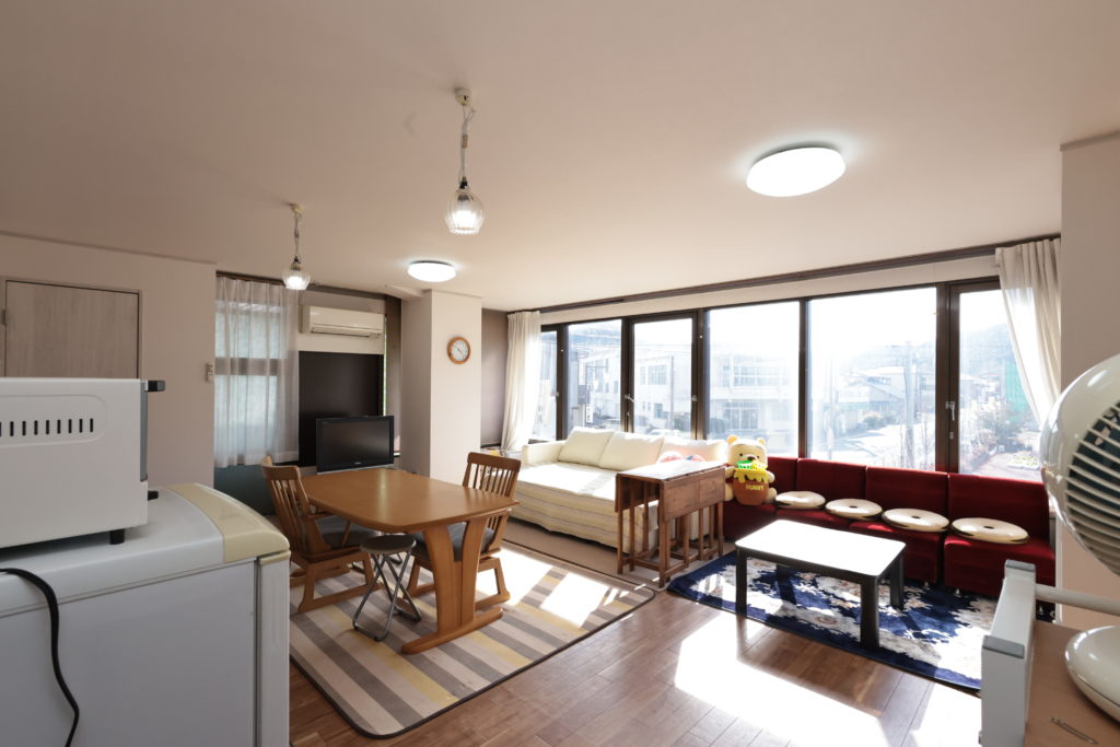 大井川鐵道の家山駅近くにある中古住宅の2階のDKの写真です