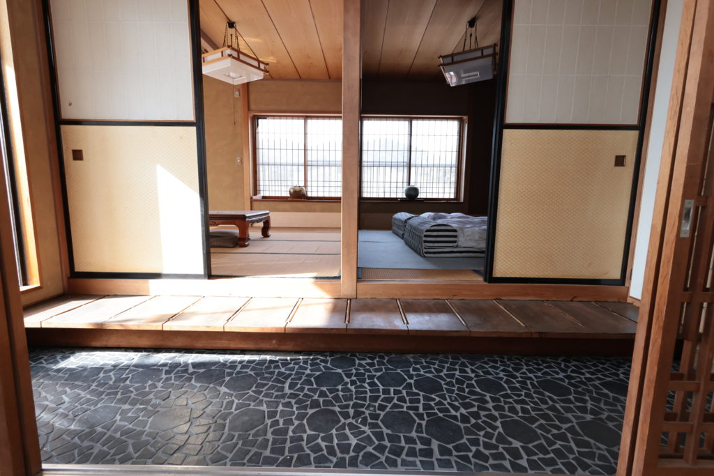 大井川鐵道の家山駅近くにある中古住宅の4階フロア、室内の写真です