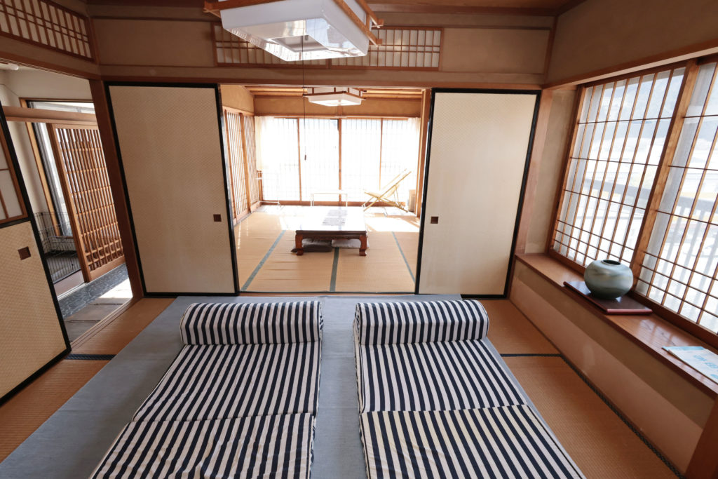 大井川鐵道の家山駅近くにある中古住宅の4階フロア、室内の写真です