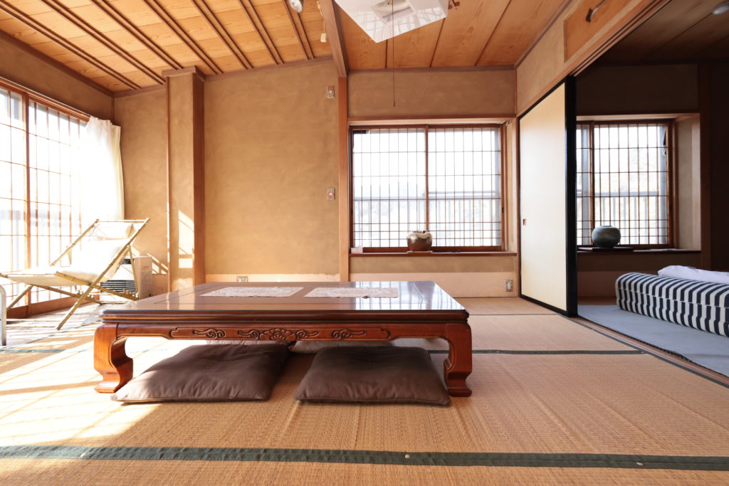 大井川鐵道の家山駅近くにある中古住宅の4階フロア、室内の写真です