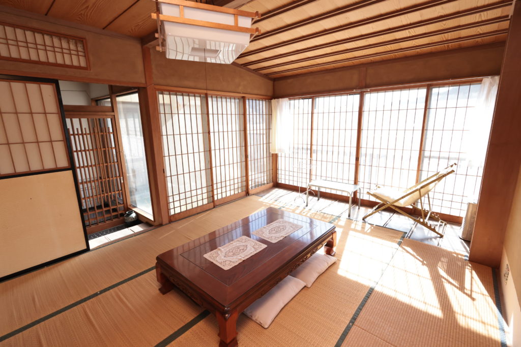 大井川鐵道の家山駅近くにある中古住宅の4階フロア、室内の写真です