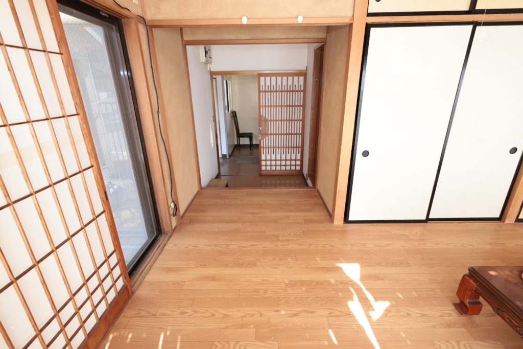 大井川鐵道の家山駅近くにある中古住宅の4階フロア、室内の写真です