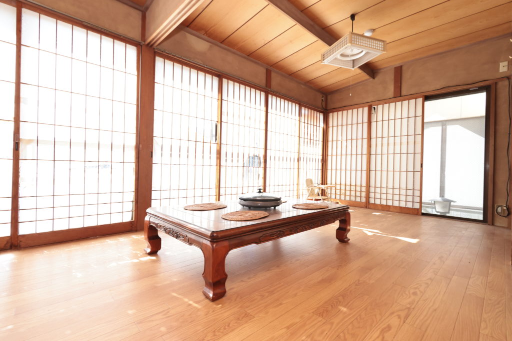 大井川鐵道の家山駅近くにある中古住宅の4階フロア、室内の写真です