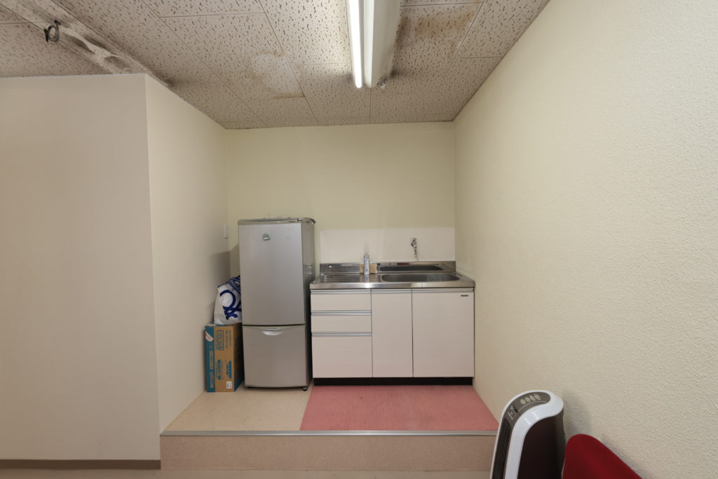 大井川鐵道の家山駅近くにある中古住宅の1階フロア、水回りの写真です