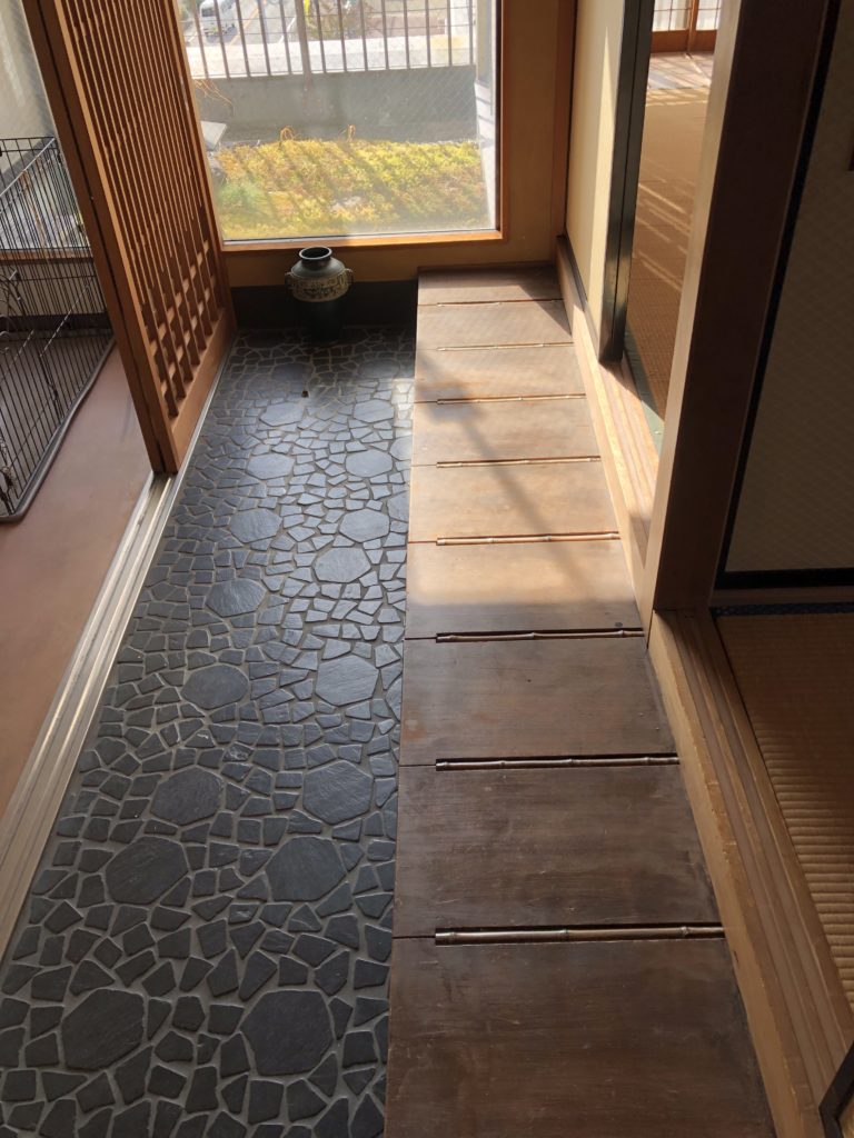 大井川鐵道の家山駅近くにある中古住宅の4階フロア、室内の写真です