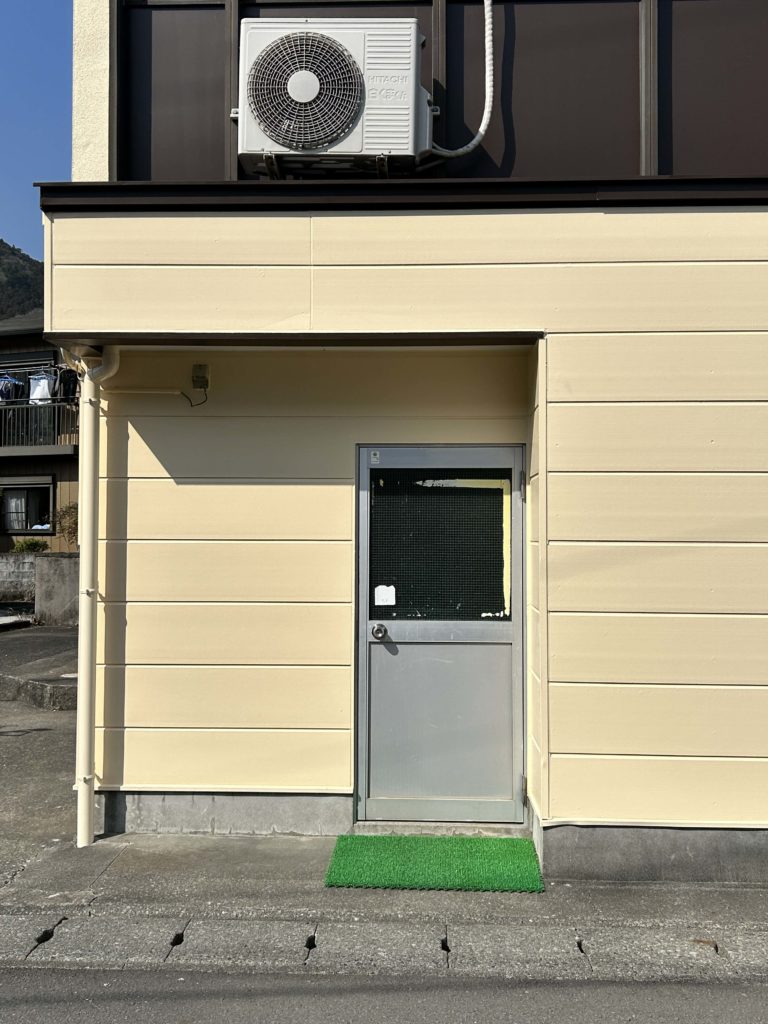 島田市川根町家山にある中古ビルの外観写真です