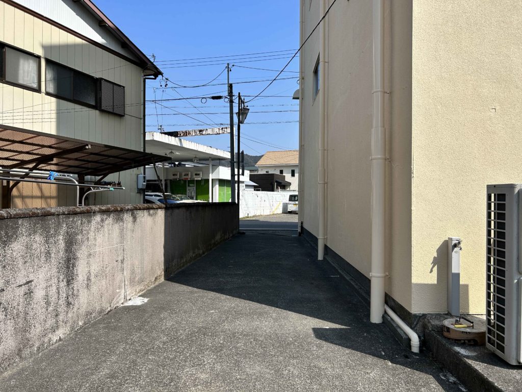 島田市川根町家山にある中古ビルの外観写真です