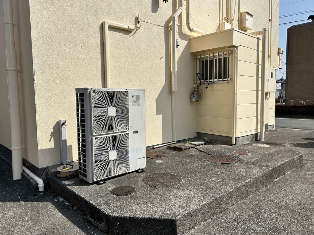 島田市川根町家山にある中古ビルの外観写真です