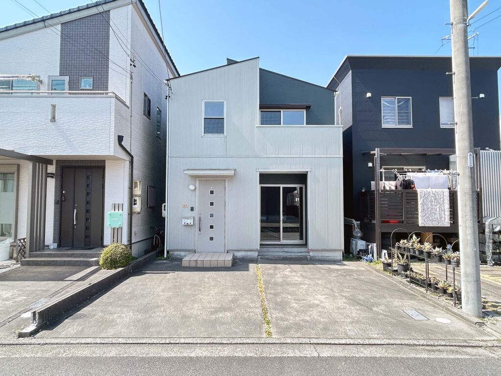 静岡市清水区高橋の中古住宅の外観写真です